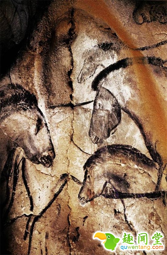 探险家发现一山洞：进去后令人难以置信！