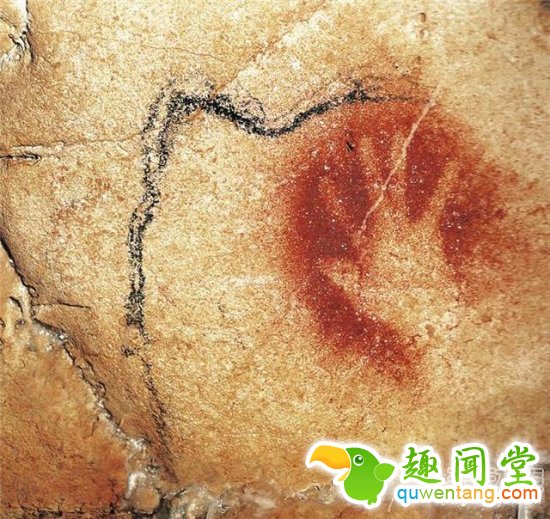 探险家发现一山洞：进去后令人难以置信！