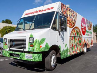 绝对的新鲜出炉：一边送外卖一边现做现烤