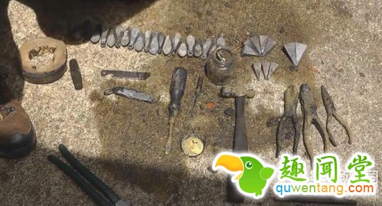 一家三口捡神秘铁箱：撬开吓一跳