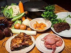 老人吃动物死尸60年：捡到什么吃什么  今