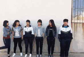 哈哈~有什么可以帮你们的