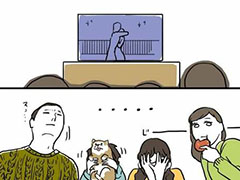 日常生活中的尴尬经历：一家人看电视播床