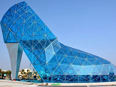 花68万美元建的这个蓝色大玻璃鞋竟然是个