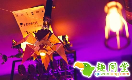 有个爱蒸汽朋克的设计师，花两年做了这么个酒吧