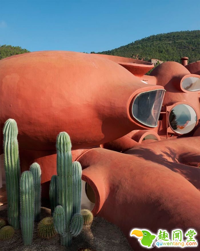 Maison Bernard：外型怪異、宛如來自外星球的鮮豔泡泡建築 4