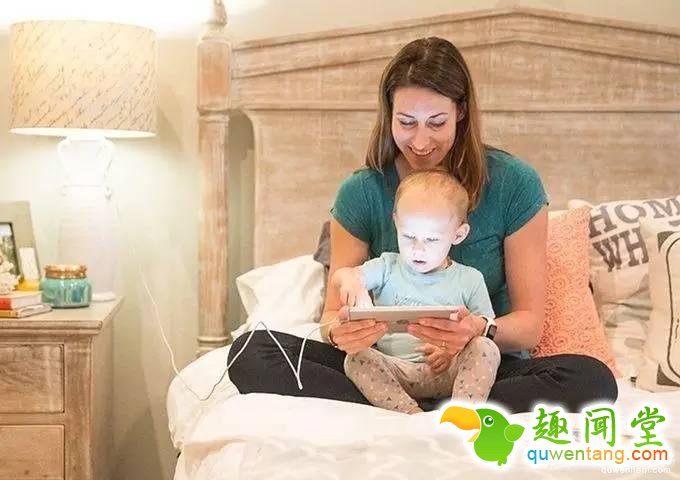 总是找不到充电线？让这个能充电的灯泡拯救你~