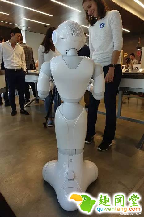 听说这个机器人，很快要担任零售店店员的工作！