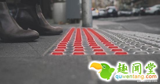 这种地面交通灯将能确?！暗屯纷濉钡陌踩? height=