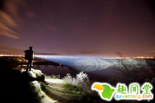 Repulsor这个手电筒太变态了：比车灯还亮！