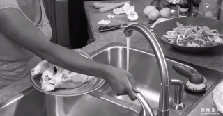 你多年来用水洗生鸡肉「其实是严重的错误