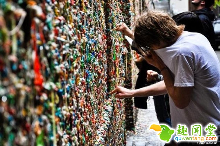 【真相帝】那些年不小心吞下的口香糖，真的会一直粘在你的肠子上吗？