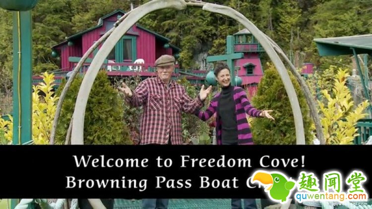 夫妻俩在孤岛建造450吨房子，住25年水上乐园！