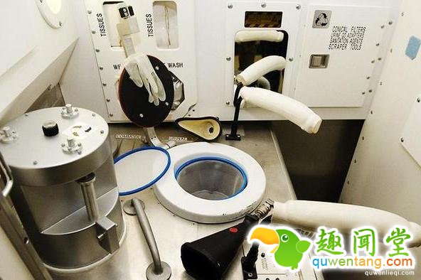 盘点全球各种奇葩厕所，你敢用吗？