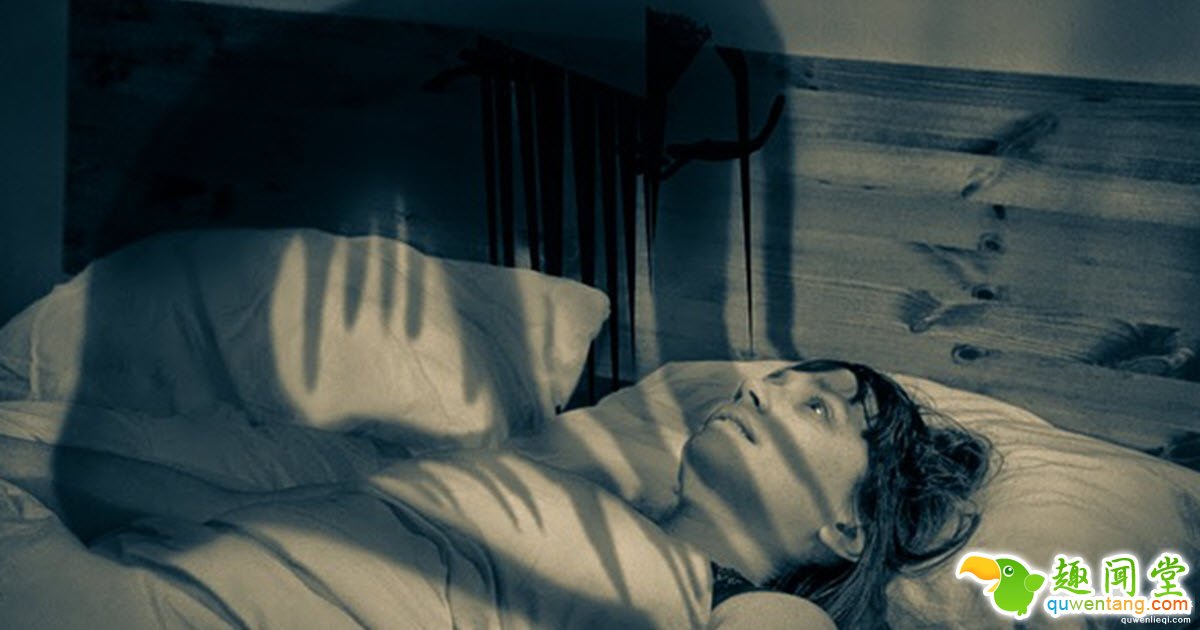 如果你有醒来动不了的经验的话，这就是塬因!看到「祂」出现在床边不用怕「一根手指」就能破解!