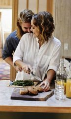 他会如何爱你?花式拥抱揭秘男人心中的感