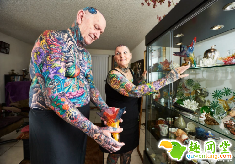 除了脸和脚趾，这对老年情侣身上纹满了纹身，一举冲破吉尼斯世界纪录