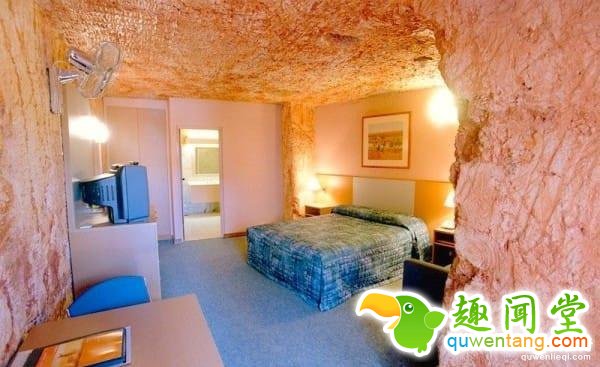 整个村庄1600人都生活在地下，生活设施一应俱全