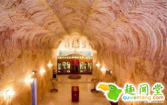 整个村庄1600人都生活在地下，生活设施一应俱全