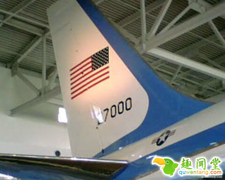 美国军队制服上国旗肩章为啥是反的？原因真的很鸡汤