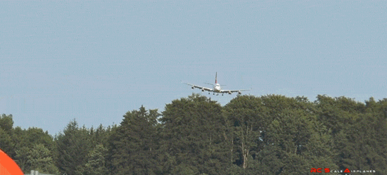 你敢信吗！这架波音747居然是一个巨型玩具