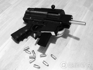 他用3D打印打出了一把半自动枪  射起来很