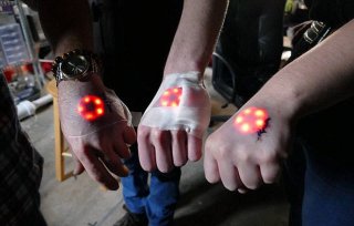 你敢吗？ 科幻变现实  皮下植入LED灯成流行