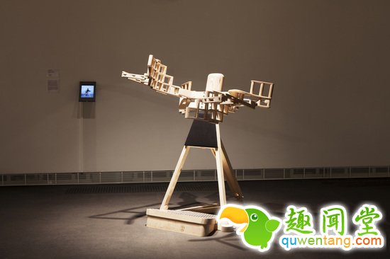 别再买狗粮了，美国人发明了“拥抱器”想抱就抱