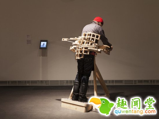 别再买狗粮了，美国人发明了“拥抱器”想抱就抱