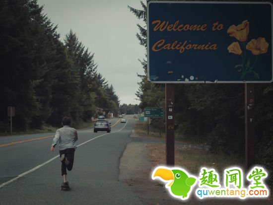 小伙踩滑板游遍了美国西部，却没人知道他长啥样