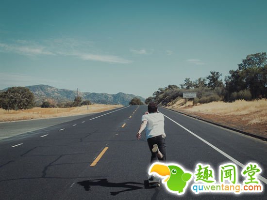 小伙踩滑板游遍了美国西部，却没人知道他长啥样