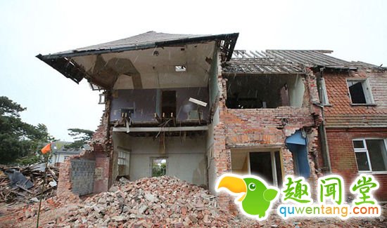 英国工程队拆房时天降横财 发现价值50万元古董瓷砖(组图)