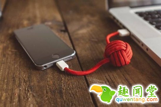 这个毛线小球，居然是个充电宝！