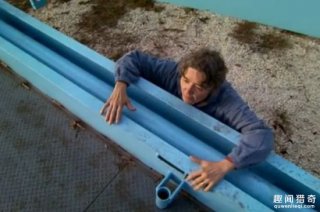 惊呆！英国一女子嫁给了过山车