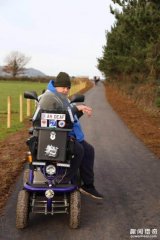 英国大叔好心捡全镇狗屎3年..却被政府开罚