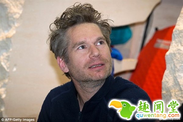 人坐在鸡蛋上能孵出小鸡吗？这个男人做到了！