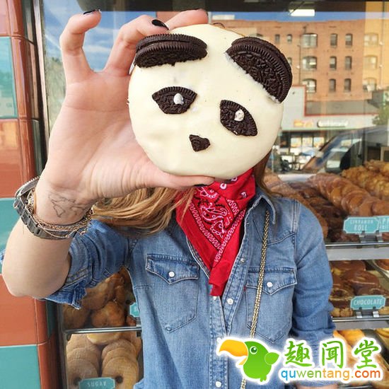 摒弃老套的自拍+v字手，看别人如何心机晒照片！