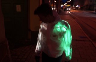 智能夹克摸什么颜色发什么光