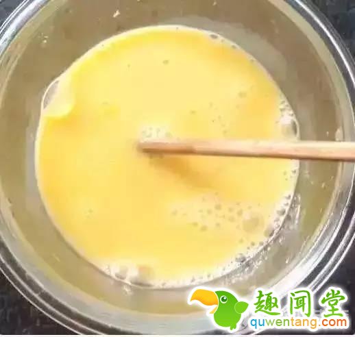 原来蒸蛋时我们少放了这样东西,难怪餐厅的蒸蛋又香又滑