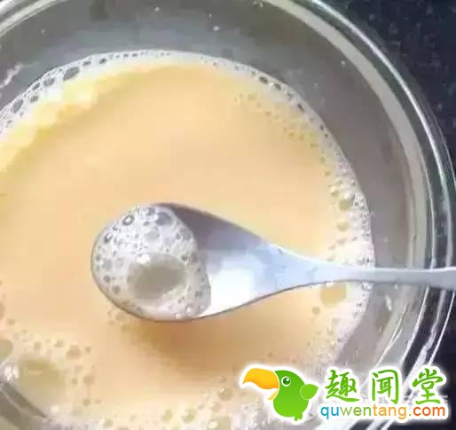 原来蒸蛋时我们少放了这样东西,难怪餐厅的蒸蛋又香又滑