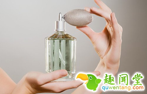 想香水持久留香吗？使用这17个惊天技巧就可以了