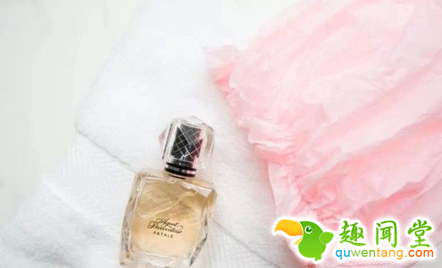 想香水持久留香吗？使用这17个惊天技巧就可以了