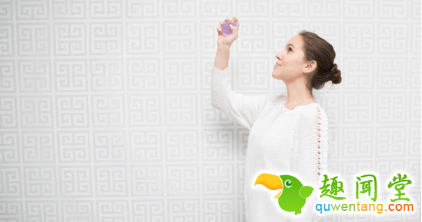 想香水持久留香吗？使用这17个惊天技巧就可以了