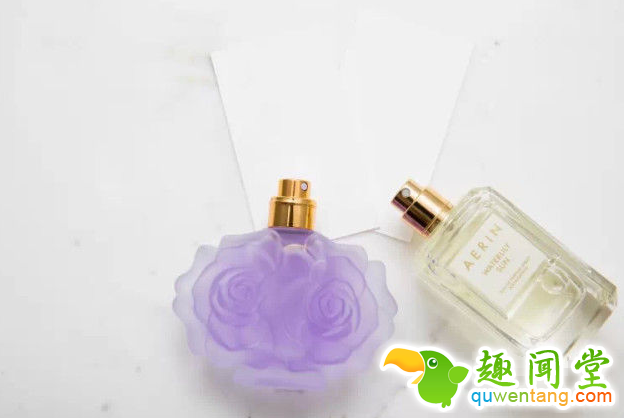 想香水持久留香吗？使用这17个惊天技巧就可以了