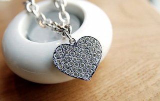 哭不代表软弱，哭只说明你坚强太久了