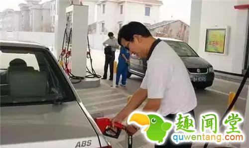 别说没提醒你！在加油站千万别干这10件事