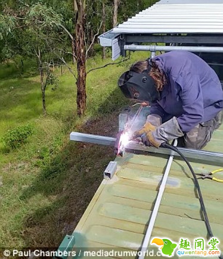 澳大利亚一对夫妻，用集装箱给自己造了栋房