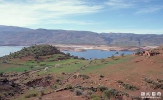 男子亲手下葬去世妻子，两年后却见妻子在