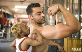 印度最矮小的健美先生，一生与命运做斗争