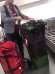 环保又实用！男子将垃圾桶改装成行李箱